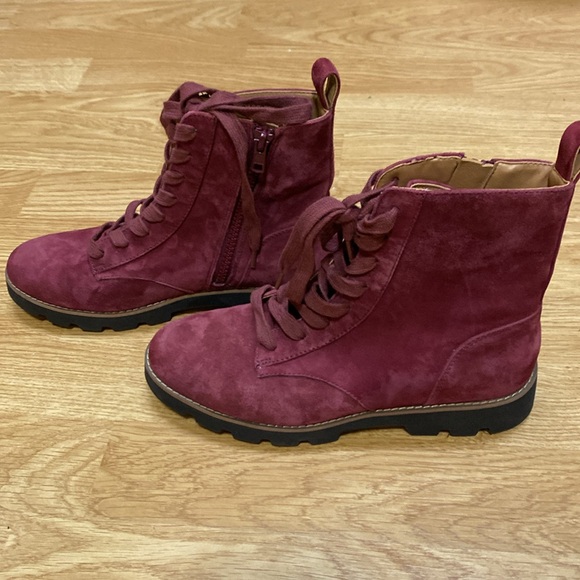 Vionic Suede Lani boot - Picture 6 of 10